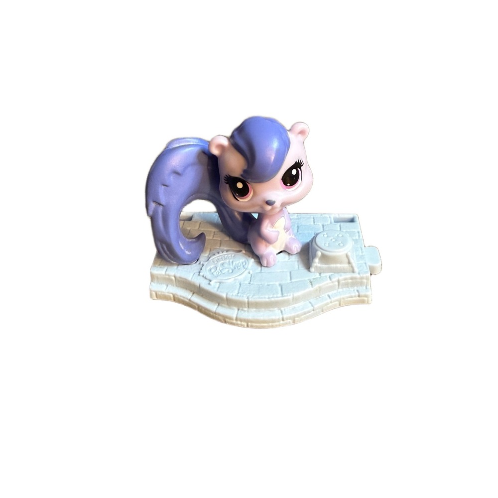 Hasbro Littlest Pet Shop Purple Skunk Figure McDonald's 2015 Happy Meal Toy Base